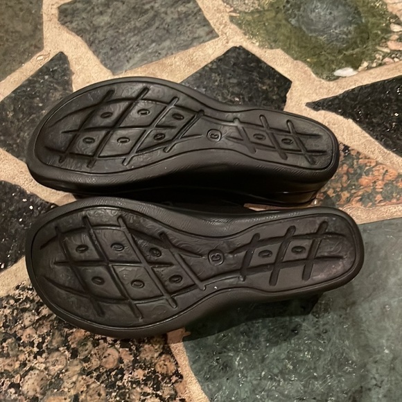 Bzees Sunburst Slide Wedge Sandal - Picture 6 of 7